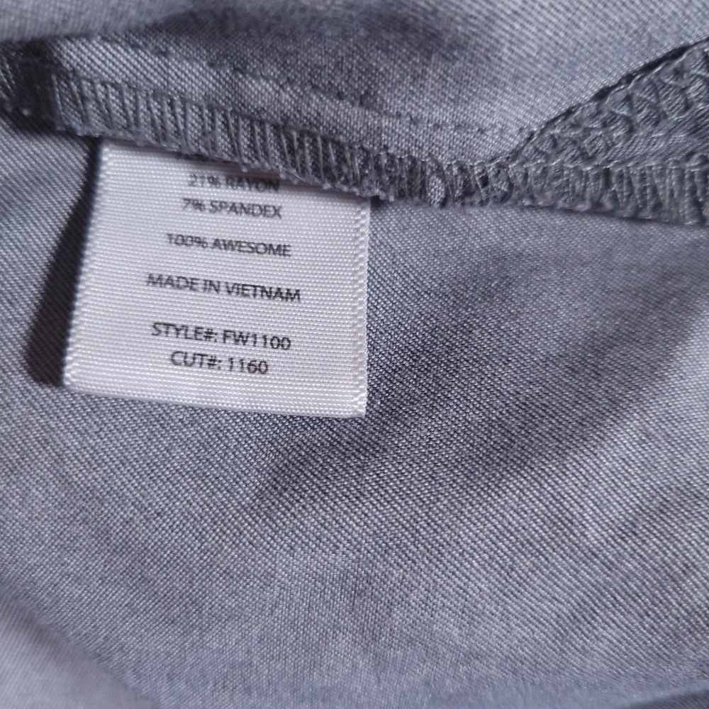 FIGS Casma Scrub Top Womens S‎ Grey Technical Collection V-Neck Short Sleeve